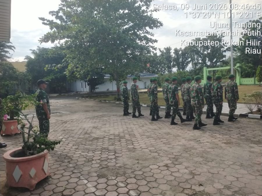Kegiatan apel pagi dan Latihan PBB oleh dandramil di Koramil 02/TP
