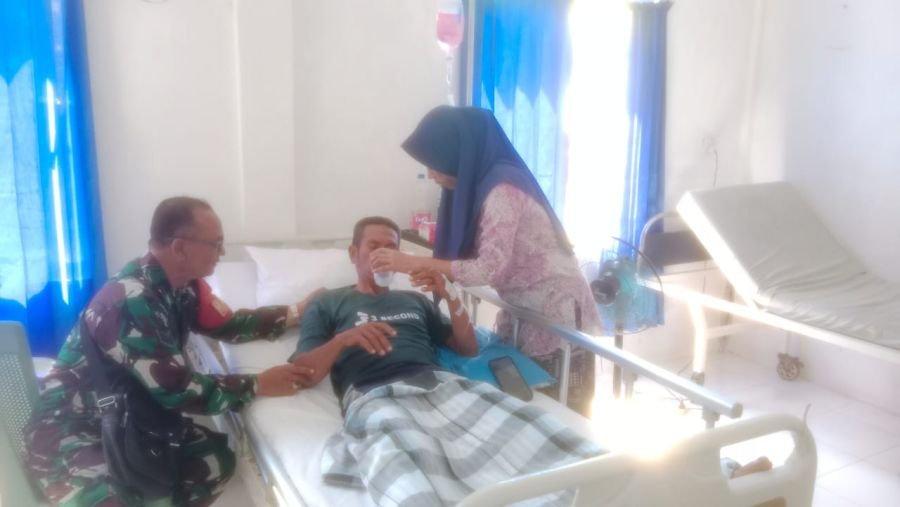 Kegiatan Babinsa Koramil 06/Serasan, Sertu Y. Chaniago, melaksanakan kegiatan komunikasi sosial (Kom