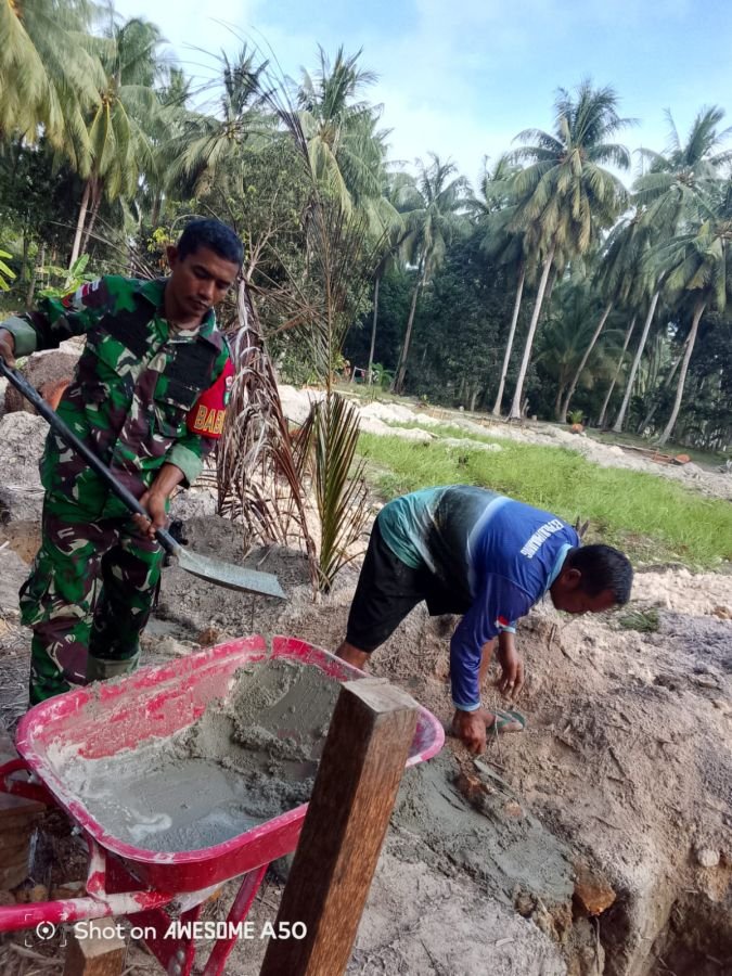 Kegiatan Babinsa Koramil 06/Serasan
Kopda Hafit Heriadi melaksanakan kegiatan pengawasan pembangunan