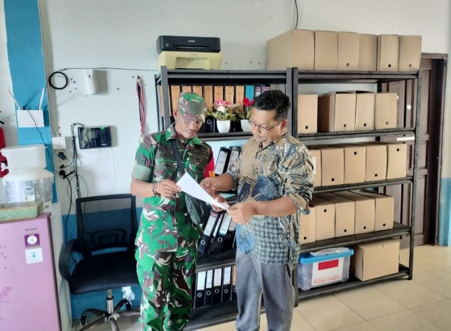 Kegiatan Babinsa Koramil 06/Serasan, Serka Hendry Purwanto, melaksanakan Komunikasi Sosial (Komsos)
