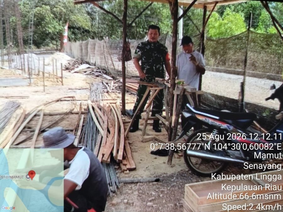 Kegiatan Bakti Babinsa Membantu Pembangunan Rumah Warga