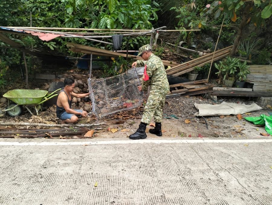 Kegiatan Komsos Babinsa Koramil 06/Serasan bersama warga binaan.