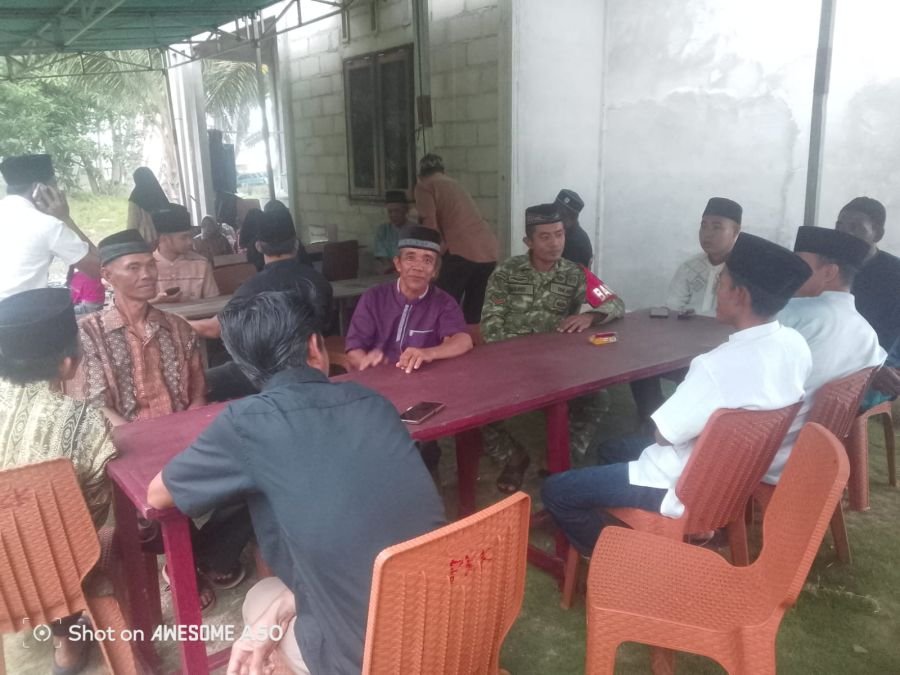 Kegiatan Komsos Babinsa Koramil 06/Serasan Kopda Hafit Heriadi serta Menghadiri Syukuran Warga Desa