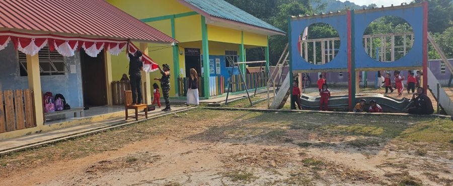 Kegiatan Membantu Persiapan Penyambutan HUT Kemerdekaan RI ke-81 di PAUD AZ-ZAHRA