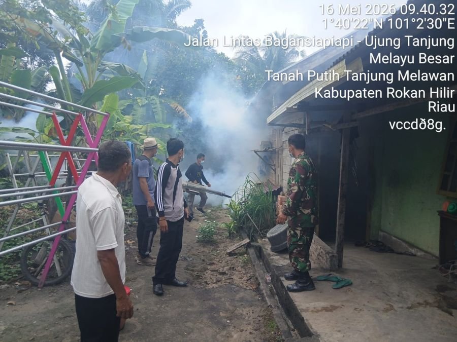 Kegiatan Penyemprotan Fogging di rumah warga Kelurahan Melayu Besar Kota, kec. Tptm, kab. rohil