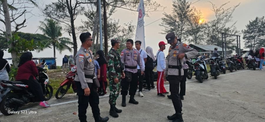 KEGIATAN PERSONEL KORAMIL 06/SERASAN SERKA HENDRY PURWANTO MELAKSANAKAN PENGAMANAN KEGIATAN JALAN SA