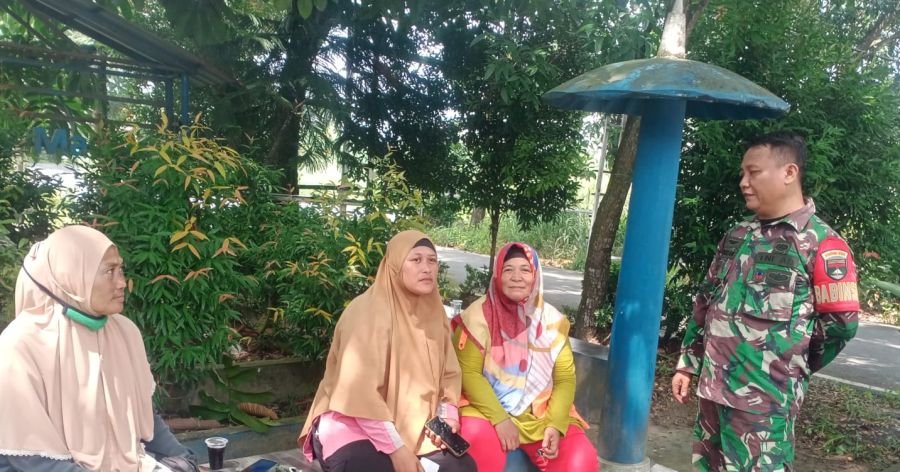 Kehangatan Babinsa dan Petugas Kebersihan, Menguatkan Semangat dalam Kesederhanaan