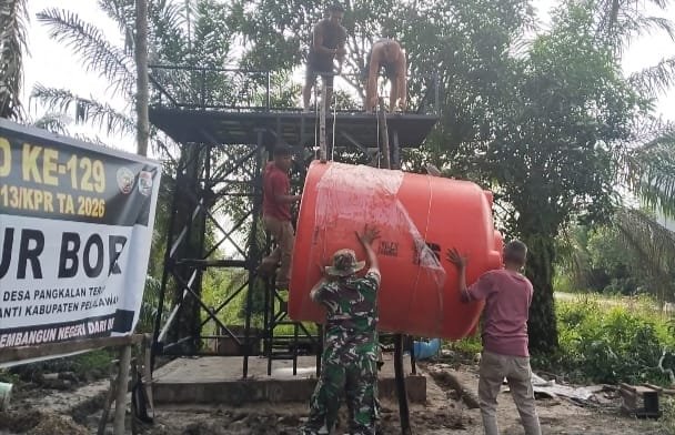 Kemanunggalan Air Bersih : Satgas TMMD Ke-129 Pacu Pembangunan Sumur Bor demi Pasokan Air Bersih War