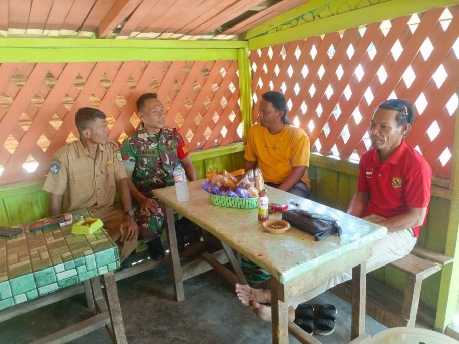 Kemanunggalan TNI dengan rakyat khususnya Babinsa kepada masyarakat
