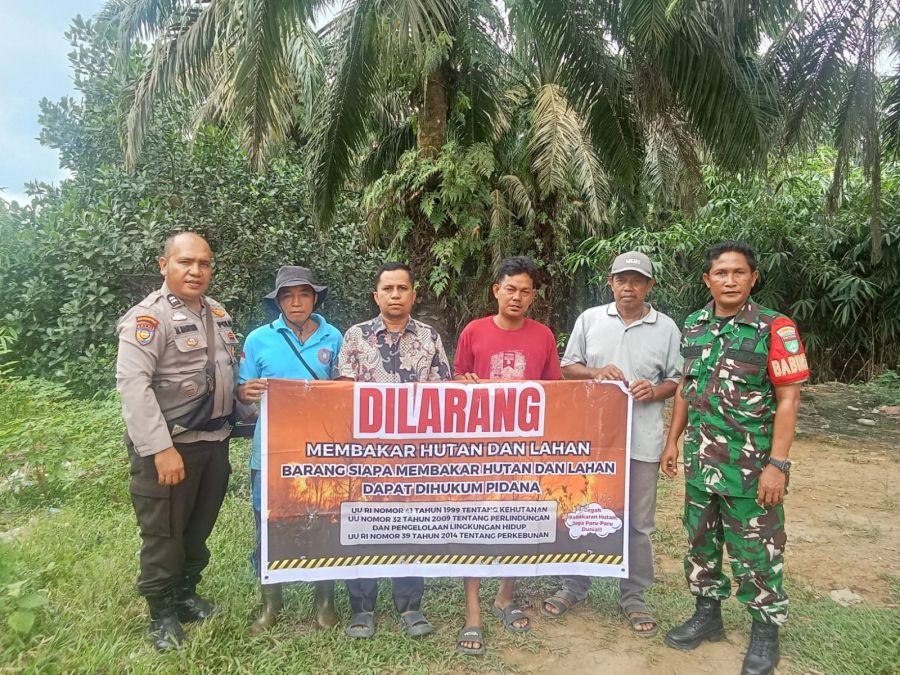 Keritang Hulu Aman dari titik api, Serka Rizal Nst Rutin Patroli Karhutla Bersama Masyarakat
