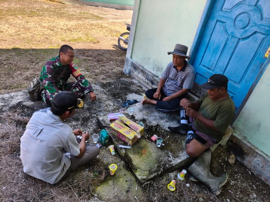 Kerja Sama Yang Baik, Babinsa Komsos bersama Kepala Desa dan Warga