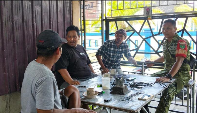 Kerukunan Jadi Kunci, Sertu Ronald Manalu Babinsa 01/Tembilahan Ajak Warga Hindari Perselisihan