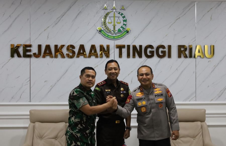 Kodam XIX Tuanku Tambusai Perkuat Sinergi Strategis, Pangdam Sambangi Kajati Riau