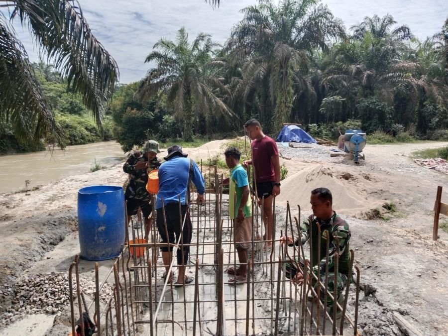 Kodim 0302/Inhu Lanjutkan Tahap Krusial Jembatan Garuda Bumi Mulya