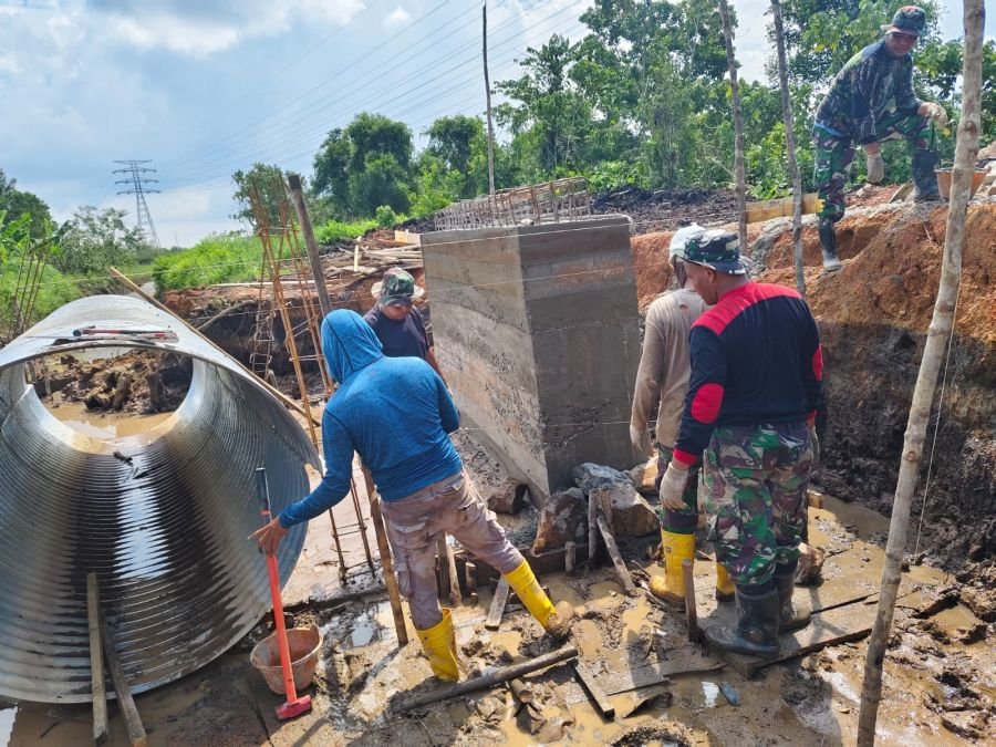 Kodim 0315/Tanjungpinang Bangun Jembatan Armco di Sungai Mentrus, Permudah Akses Warga Toapaya