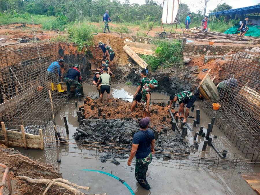 Kodim 0315/Tanjungpinang Lanjutkan Tahap Pengecoran Pondasi Plat Foot Jembatan Armco