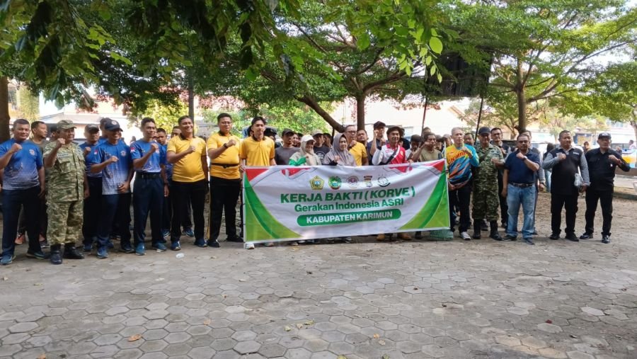 Kodim 0317/TBK Pimpin Kurve Indonesia Asri, 100 Warga Bersihkan Pasar