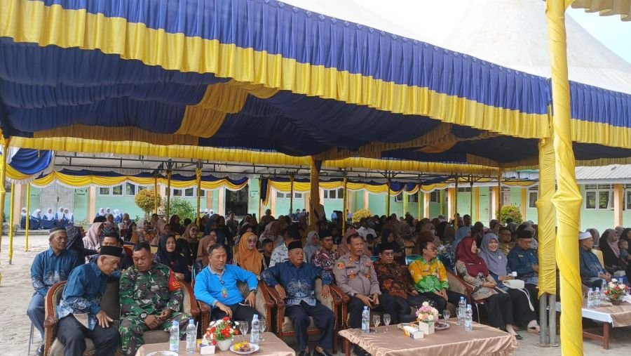 Kodim 0320/Dumai Hadiri Acara Khatam Al-Qur’an dan Wisuda Tahfidz MTSN 2 Kota Dumai