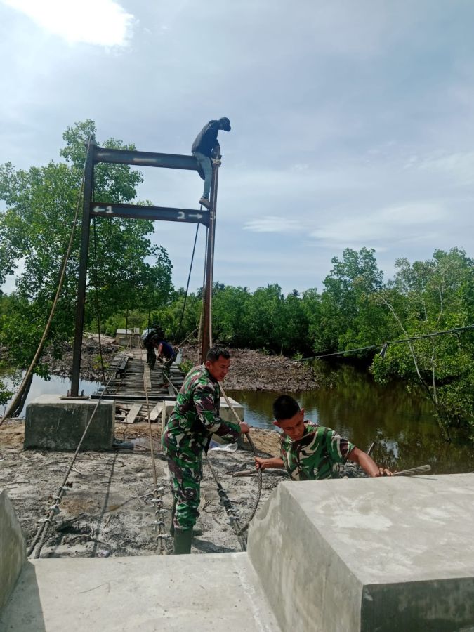 Kodim 0320/Dumai Lanjutkan Pembangunan Jembatan Gantung Garuda, Perkuat Akses Warga Tanjung Penyebal