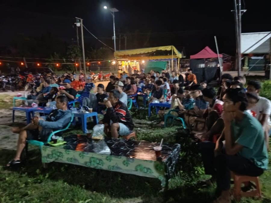 Kodim 0320/Dumai Pererat Kebersamaan Lewat Nobar Semifinal Piala Dunia Inggris vs Argentina