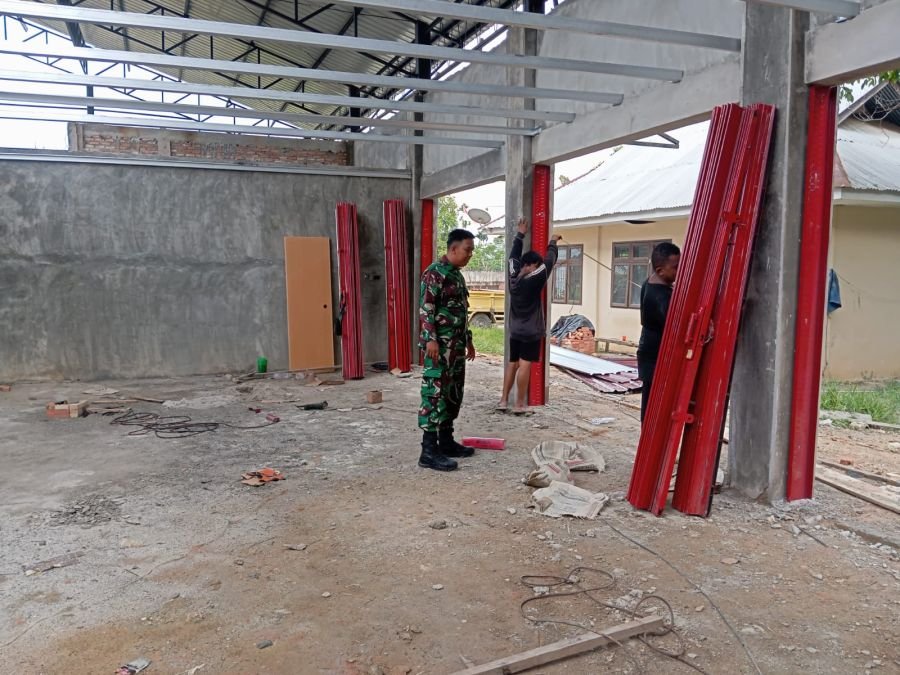 Komitmen Bangun Negeri! Serda Riza Ramdani Kawal Ketat Pembangunan KDKMP di Tasik Serai