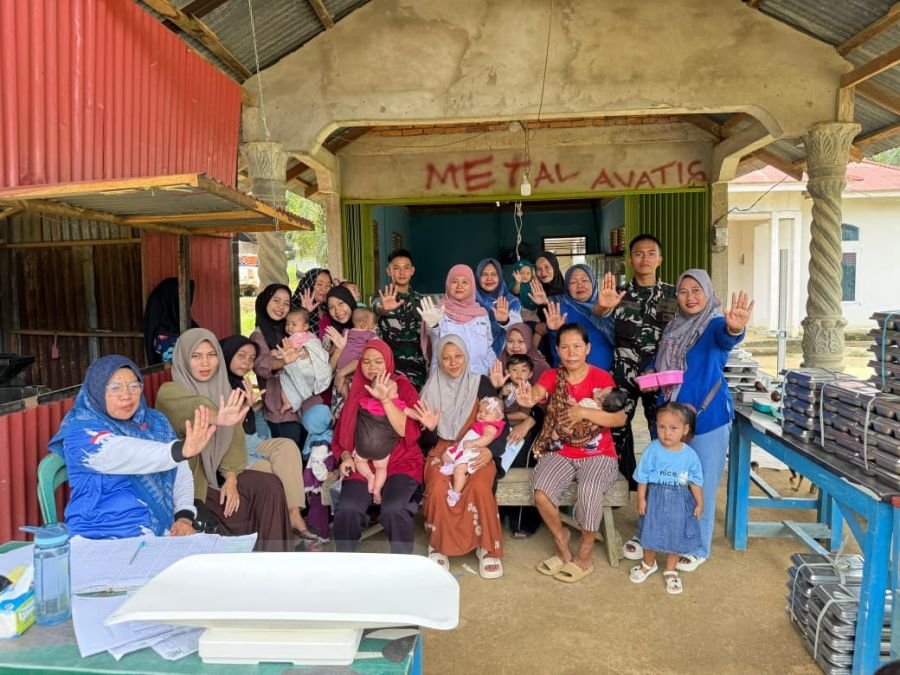 Kompi Kesehatan YONIF TP 850 Layani Imunisasi Anak