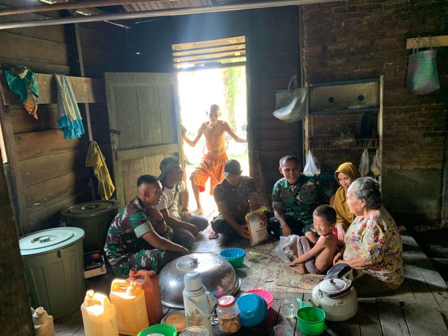Kompi Senapan C Yonif TP 850/SC Gelar Kepedulian Sosial Anak Stunting di Desa Gumanti