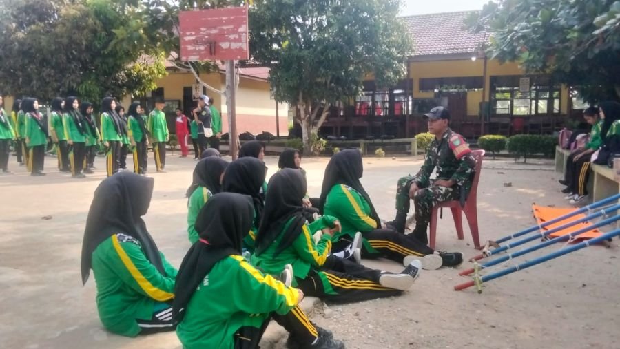 Komsos Babinsa 03/Tpl Perkuat Karakter Pelajar di SMAN Dharma Pendidikan