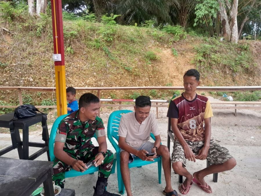 Komsos Babinsa Bangun Kedekatan dengan Generasi Muda Desa