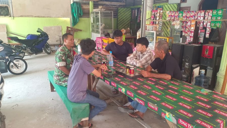 Komsos Babinsa Bangun Sinergi Warga dalam Menjaga Situasi Tetap Kondusif