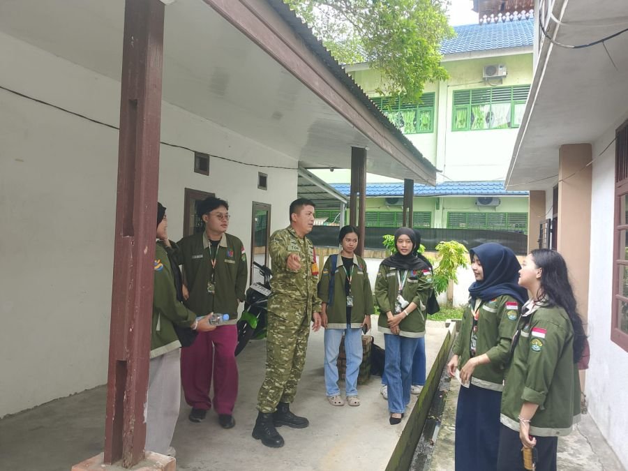 Komsos Babinsa Bersama Mahasiswa KKN UNRI Perkuat Kolaborasi di Kelurahan Delima
