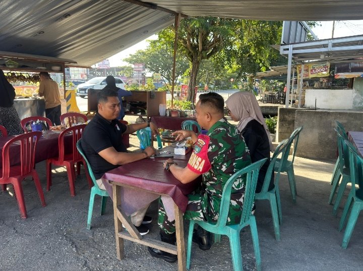 Komsos Babinsa Bersama Pemuda Mentangor, Perkuat Gotong Royong Jaga Kamtibmas