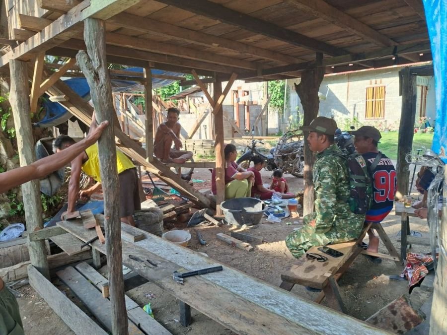 Komsos Babinsa Bersama Warga Inhu Ciptakan Kondisi Aman dan Harmonis