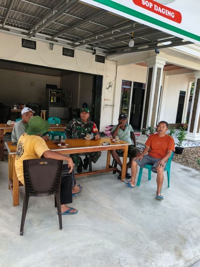 Komsos Babinsa dan Warga Sungai Keranji Perkuat Sinergi TNI-Rakyat