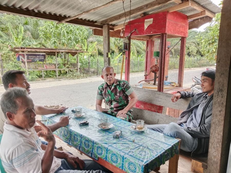 Komsos Babinsa di Banjar Lopak Perkuat Stabilitas Lingkungan