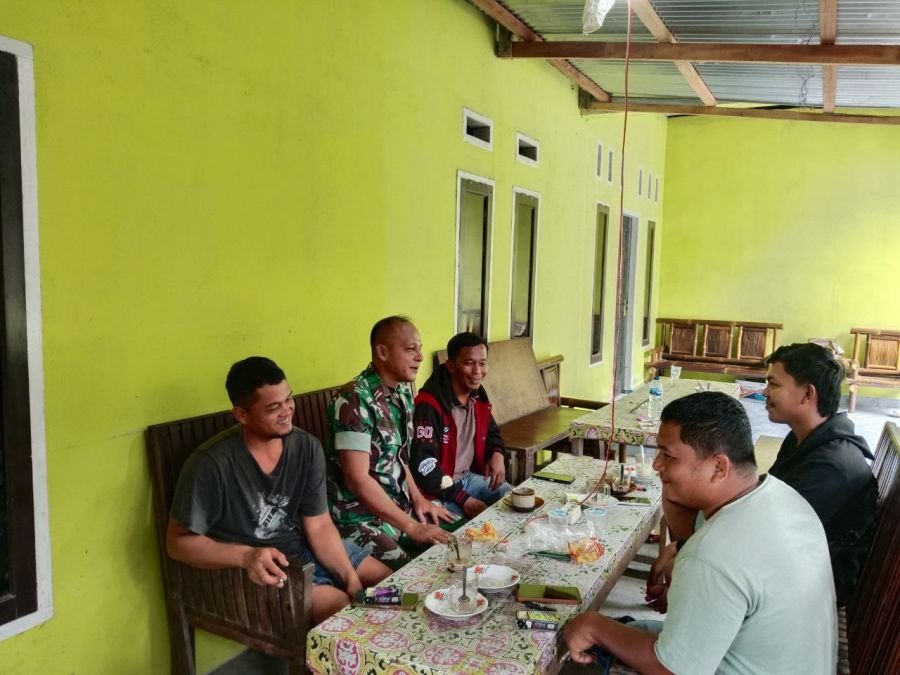 Komsos Babinsa di Banjar Lopak Perkuat Stabilitas Lingkungan