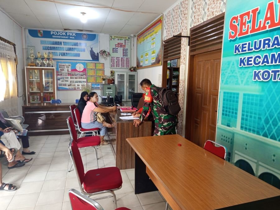 Komsos Babinsa di Tanjung Rhu, Warga Diimbau Tertib Saat Pembelian Beras Bulog