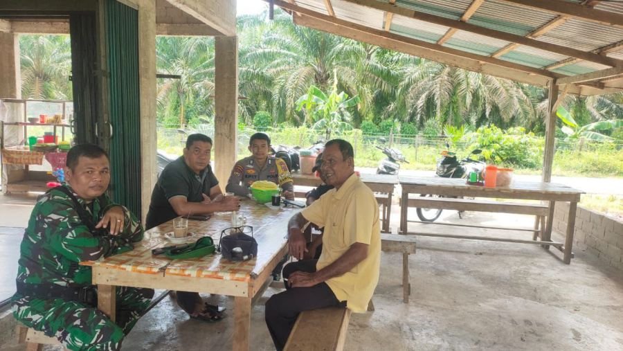 Komsos Babinsa Jadi Penguat Keamanan dan Kebersamaan Warga Titian Modang Kopah