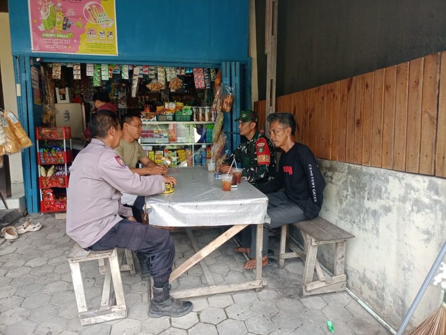 Komsos Babinsa Koramil 01/Rumbai Perkuat Kebersamaan dan Kepedulian Antarwarga