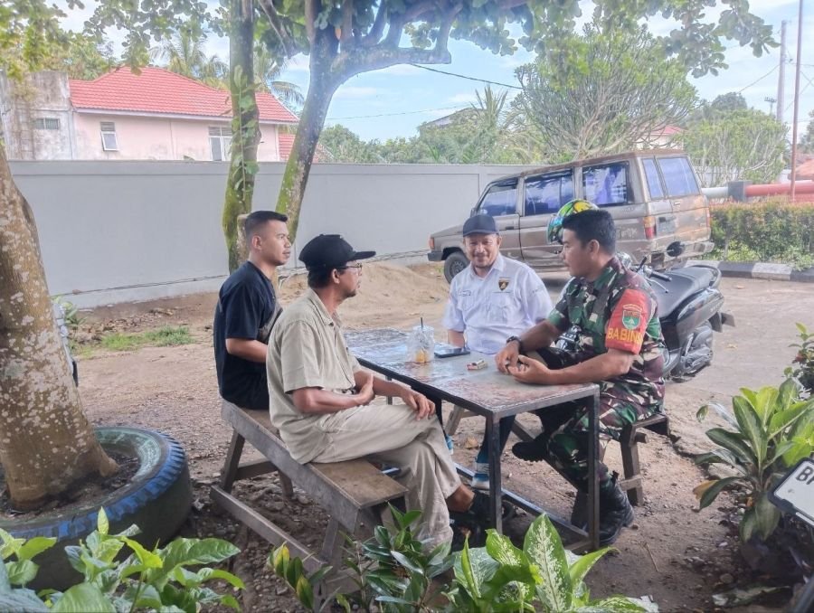 Komsos Babinsa Koramil 02/KT Pererat Stabilitas Sosial Desa Geringging Baru