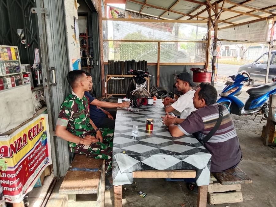 Komsos Babinsa Koramil 02/KT Perkuat Sinergi TNI dan Warga Koto Taluk
