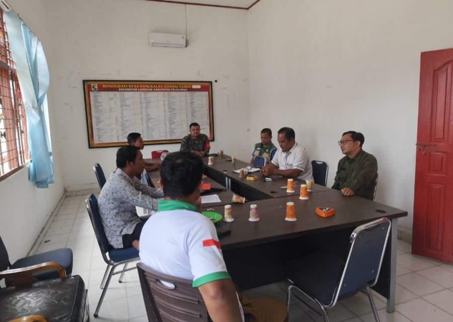 Komsos Babinsa Koramil 09/Langgam Dorong Sinergi TNI dan Pemerintah Desa Gondai