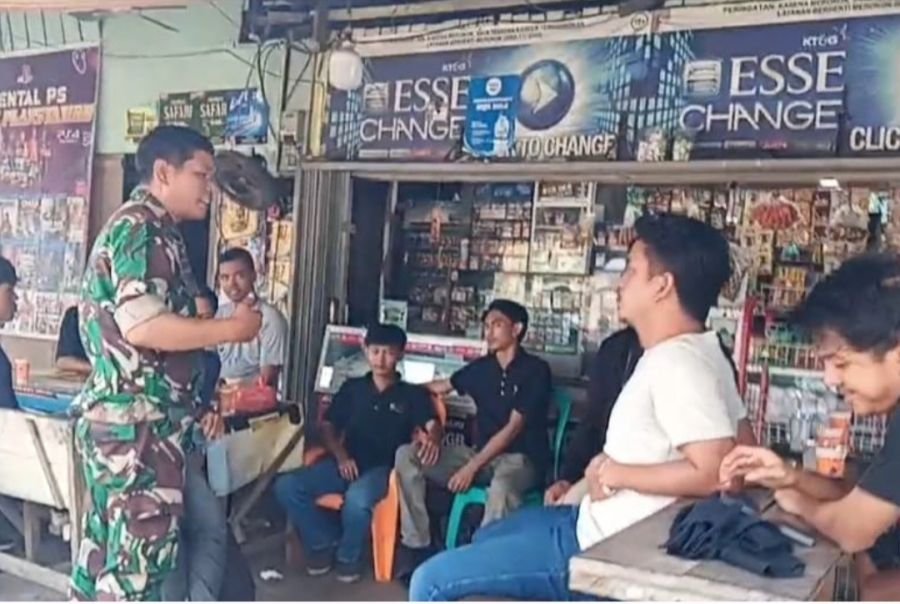 Komsos Babinsa Koramil 09/Langgam Wujudkan Kedekatan TNI dan Masyarakat di Seikijang