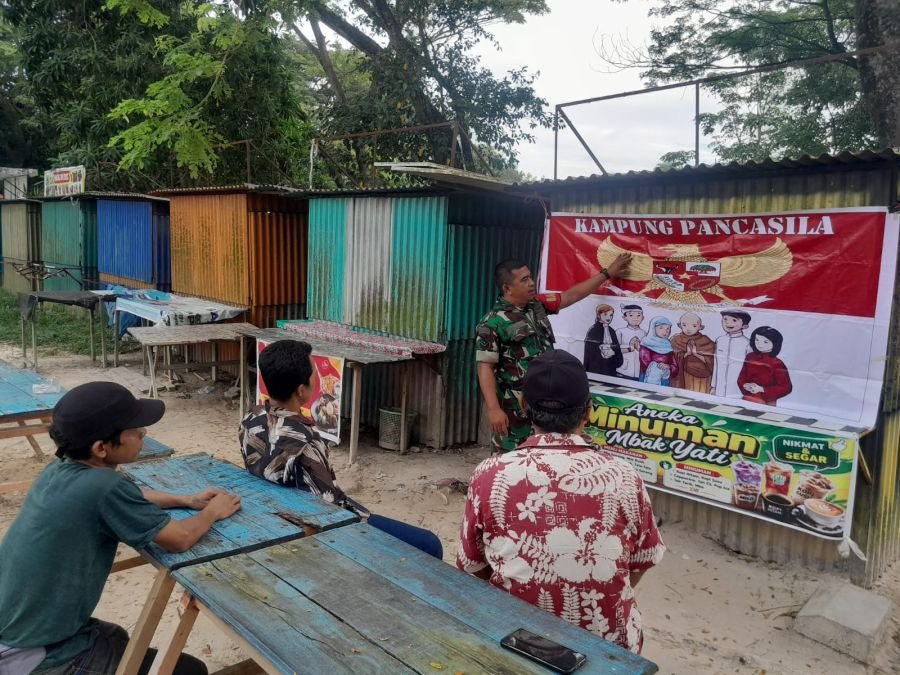 Komsos Babinsa Perawang Barat, Sertu Venus Perkokoh Nilai Pancasila di Tengah Masyarakat