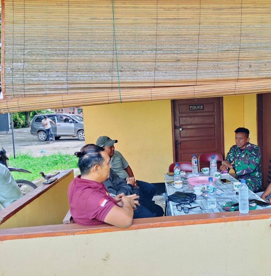Komsos Babinsa Pererat Kebersamaan Warga Desa Pangkalan Pinang