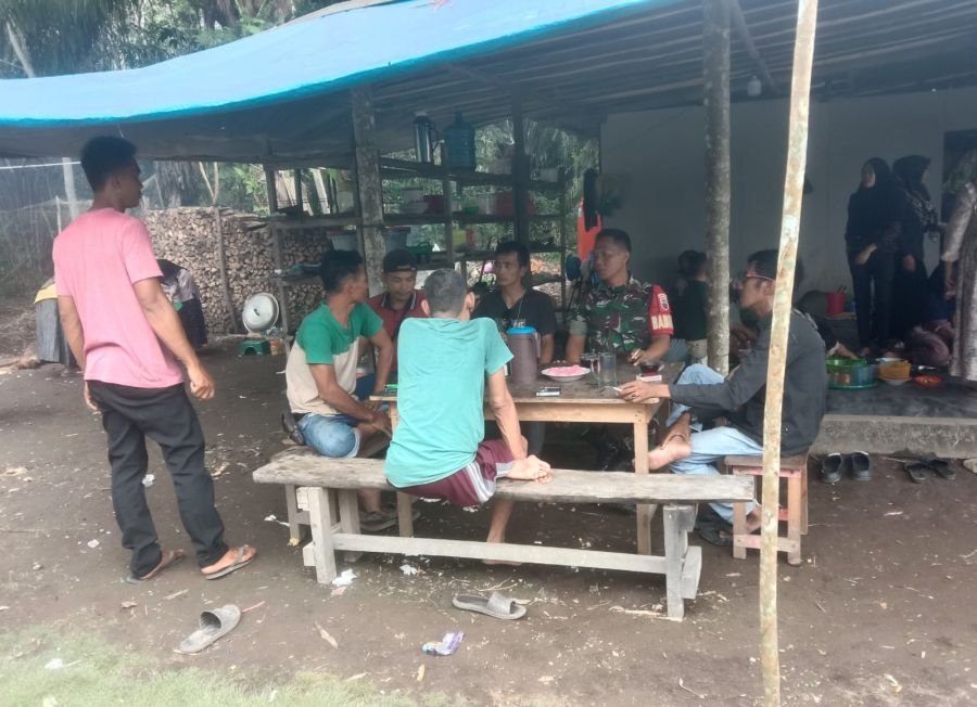 Komsos Babinsa Pererat Silaturahmi dan Jaga Kondusivitas Desa