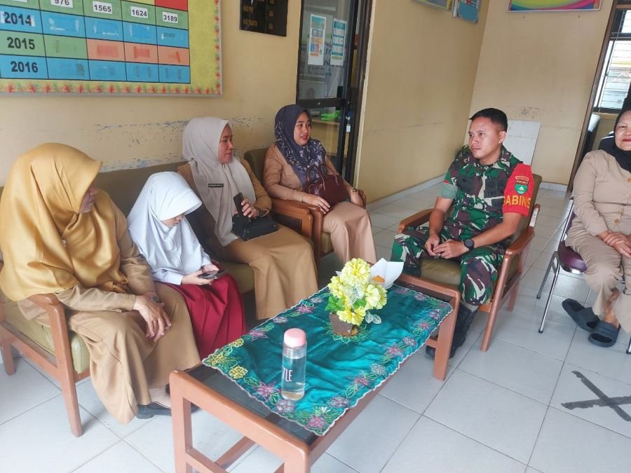 Komsos Babinsa Pererat Sinergi TNI dan Pemerintah Kelurahan Simpang