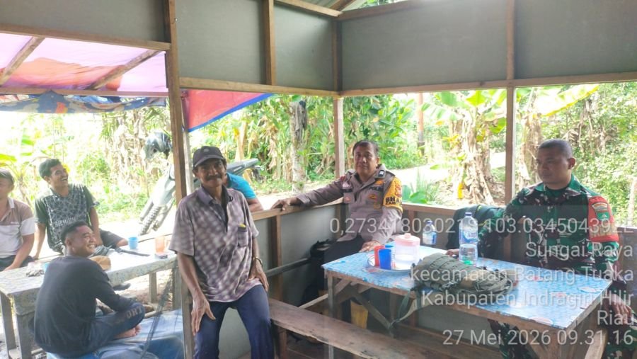 Komsos Babinsa Perkuat Keamanan Warga Sambut Idul Adha di Inhil