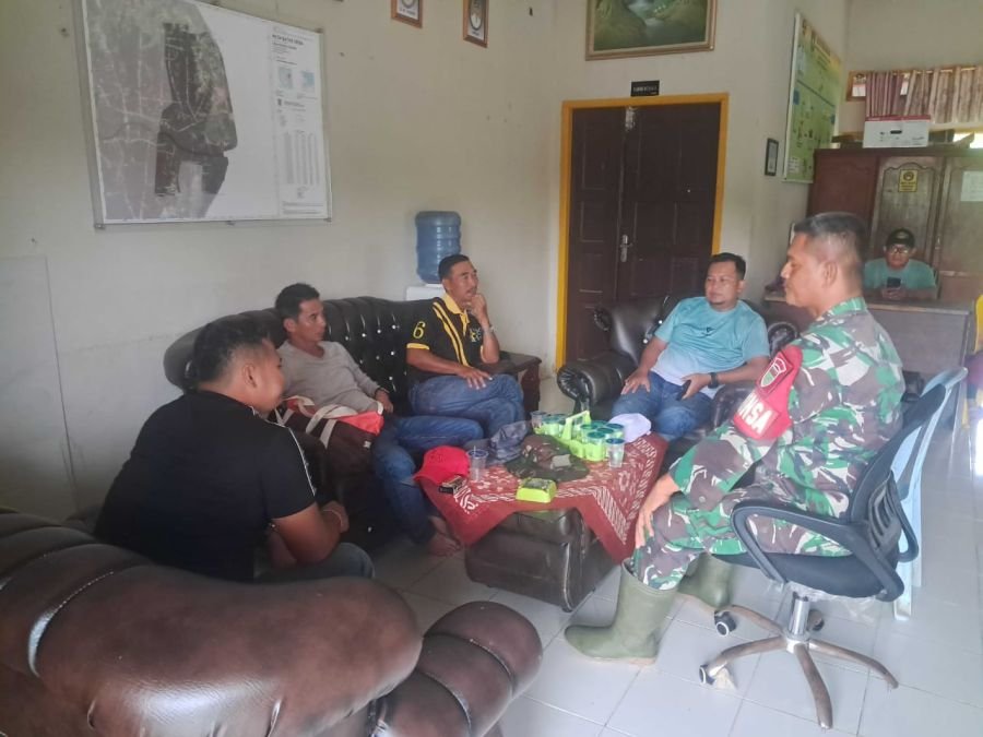 Komsos Babinsa Perkuat Kepedulian Warga di Sungai Cingam