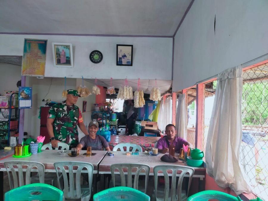 Komsos Babinsa Perkuat Semangat Persatuan di Kampung Pancasila Teluk Belitung